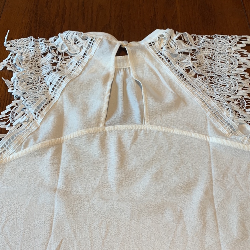 Woman’s Blouse BUNDLE  Size M. Pretty lace detail - Picture 4 of 10